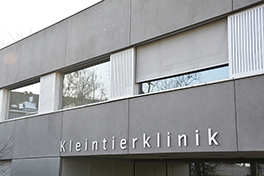 Tierspital/Aussenansicht/Kleintierklinik Schild/Eingang