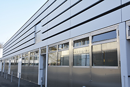 Tierspital/Gebäude/Aussenansicht/Pferdeklinik/Stallboxen/Fenster