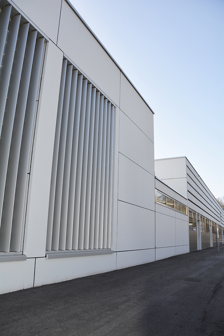 Tierspital/Gebäude/Aussenansicht/Lamellen mit Fensterchen/Seitenansicht