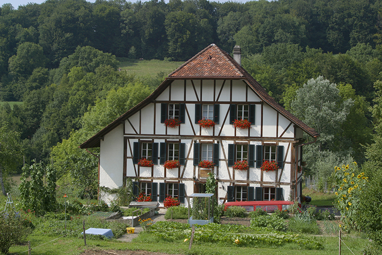Ethnologische Station Oberhasli/Aussenansicht/Hauptgebäude/Sommer
