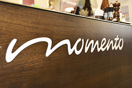 Mensa Gesellschaftsstrasse/Holztresen/Momento Schriftzug