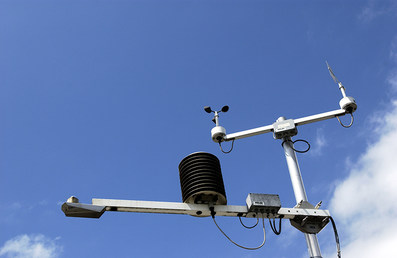 Forschung/Technik/Messgerät auf Dach