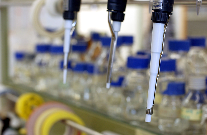 Forschung/Labor/Gläser/Pipetten