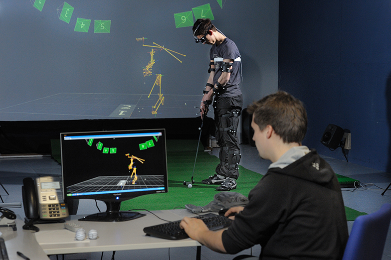 Forschung/Technik/Sport/Golf/Team wertet Daten an Computer aus