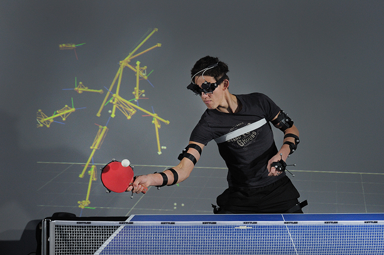 Forschung/Technik/Sport/Mann spielt Tischtennis/3D Screen
