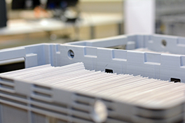 Arbeitsplatz/Post/Kiste/Briefe