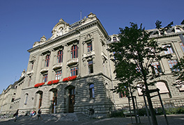 Blick auf das Hauptgebäude der Uni Bern