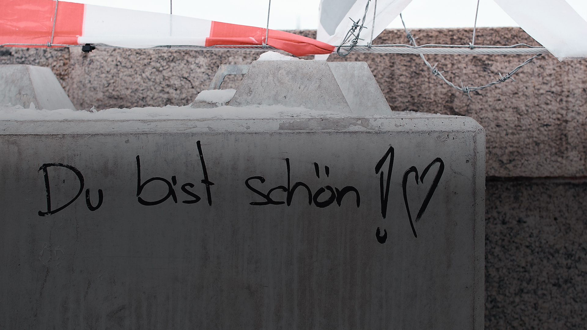 Schrift auf Beton