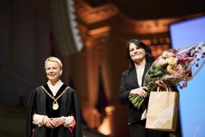 Virginia Richter, Rektorin der Universität Bern, und Christine Häsler, Regierungsrätin, Bildungs- und Kulturdirektorin des Kantons Bern, an der Stiftungsfeier Dies Academicus 2025 der Universität Bern im Casino Bern.