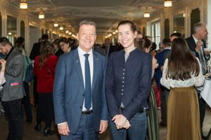 Claudio Bassetti (Dekan Medizinische Fakultät Universität Bern) und Kristina Adorjan (Direktorin Universitäre Psychiatrische Dienste Bern UPD)