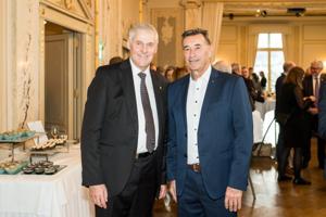 Christian Leumann (Direktor Insel Gruppe) und Juerg Stucki (Präsident studentlodge.ch Bern)