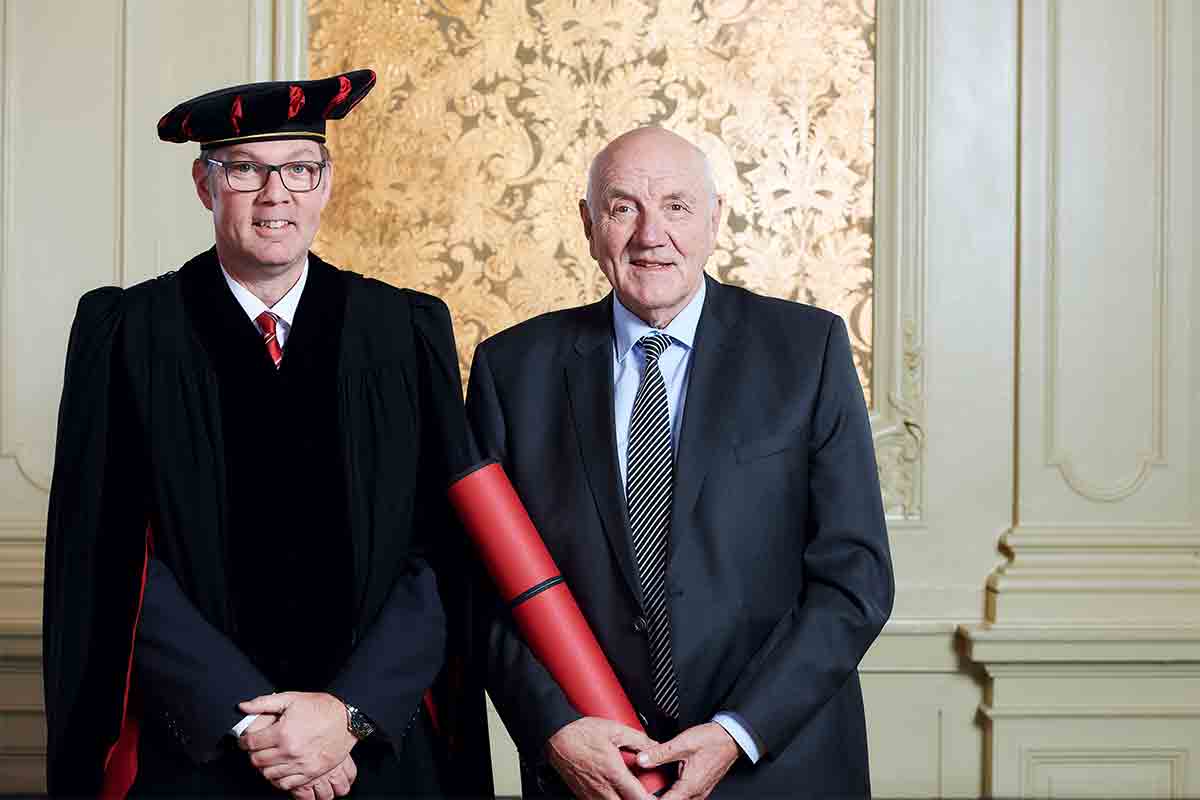 Peter V. Kunz, Dekan Rechtswissenschaftliche Fakultät, und Peter Gauch, Ehrendoktor.