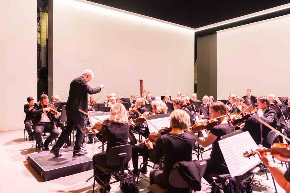 Der Medizinerorchester Bern war für die musikalischen Einlagen zuständig.