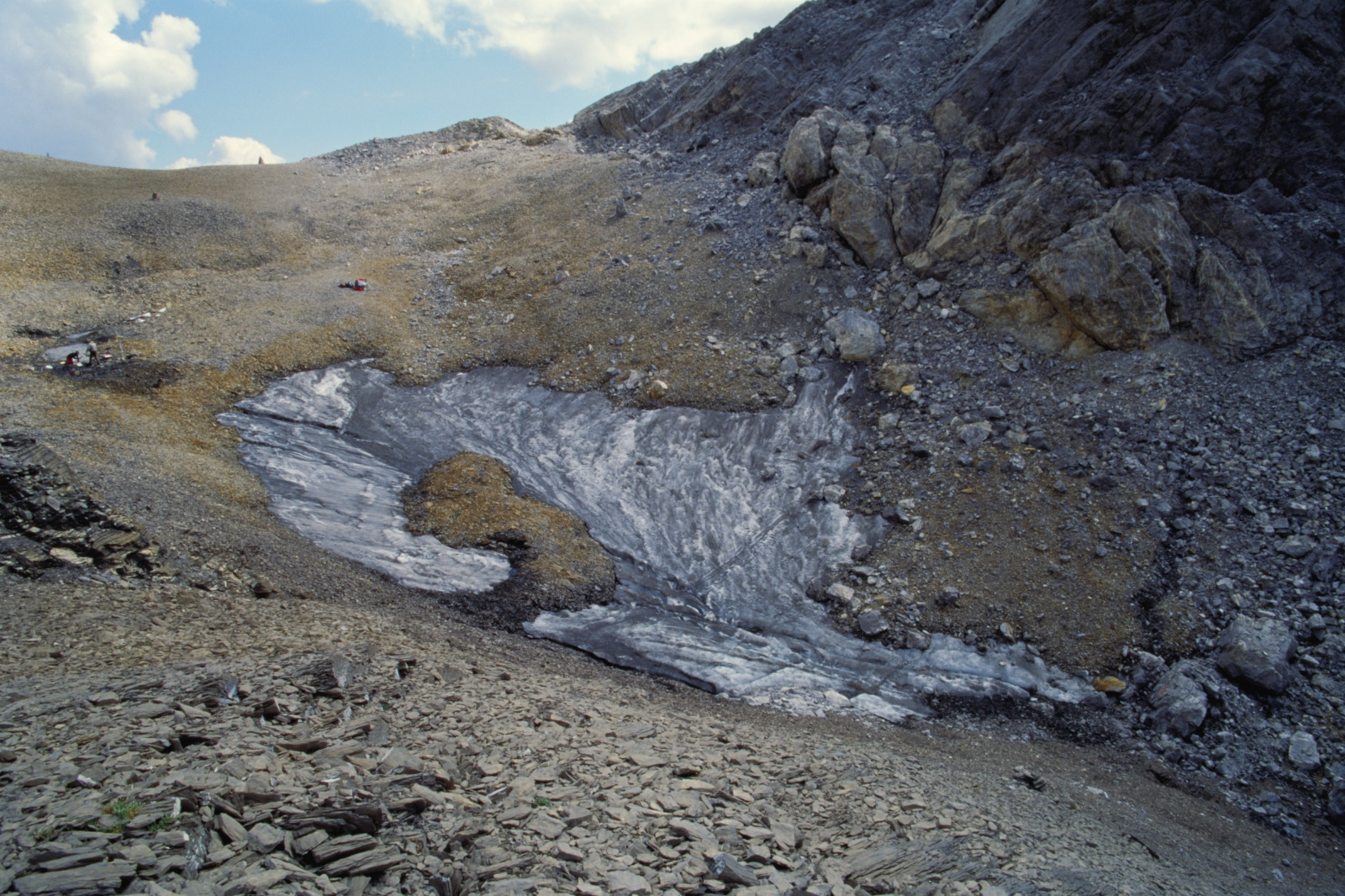 Das Eisfeld am Schnidejoch Pass (2’756 m.ü.M.) ist in den vergangenen Jahrzehnten stark abgeschmolzen. Das Bild zeigt die Situation im Jahr 2005. (Bild: Kathrin Glauser)