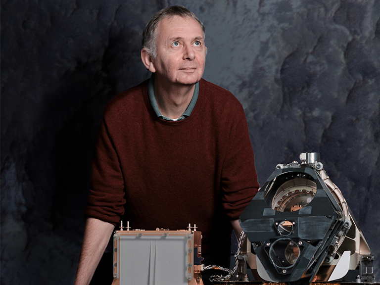 Der Mann mit den Instrumenten im All