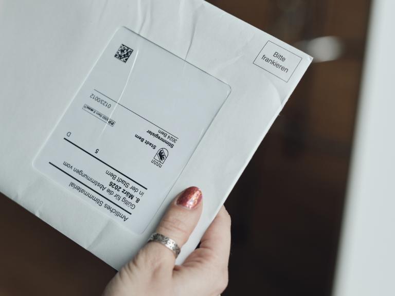 Vorfrankierte Abstimmungscouverts als Schubser